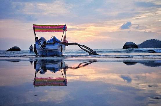 मॉनसून का मजा लेना है तो घूम आइए गोवा के ये 8 शानदार बीच