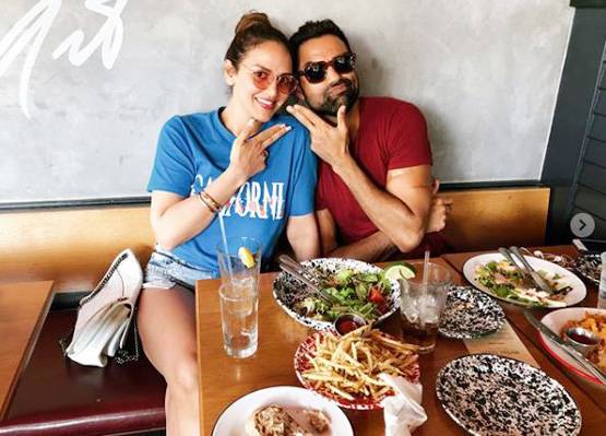 फैमिली हॉलीडे पर ईशा देओल, शेयर की बेटी राध्या की  PHOTO