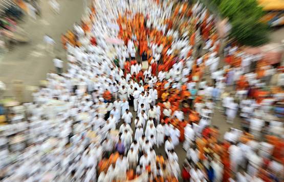 कहीं आस्था-कहीं अत्याचार, जब मौत को गले लगा बैठा पूरा परिवार