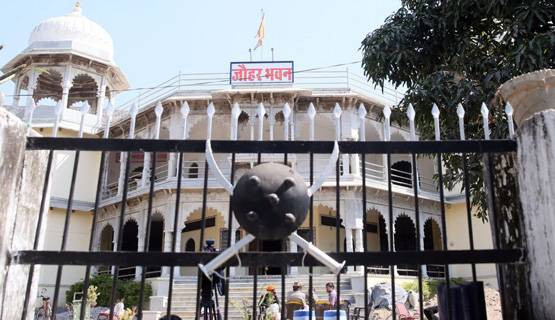 कहीं आस्था-कहीं अत्याचार, जब मौत को गले लगा बैठा पूरा परिवार