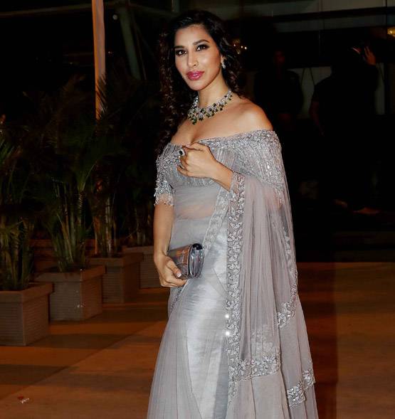 प्रफुल्ल पटेल की बेटी के र‍िसेप्शन में पहुंची ईशा अंबानी, सलमान-कटरीना