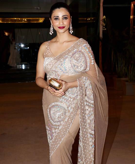 प्रफुल्ल पटेल की बेटी के र‍िसेप्शन में पहुंची ईशा अंबानी, सलमान-कटरीना