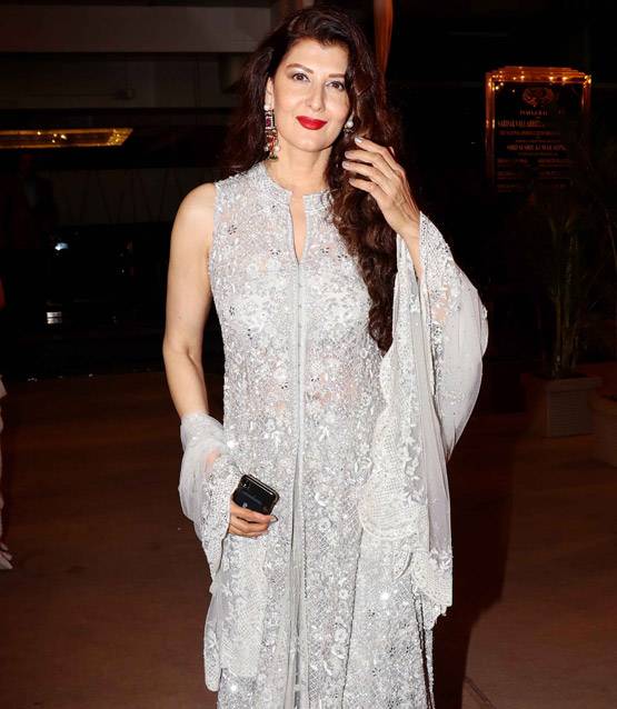 प्रफुल्ल पटेल की बेटी के र‍िसेप्शन में पहुंची ईशा अंबानी, सलमान-कटरीना