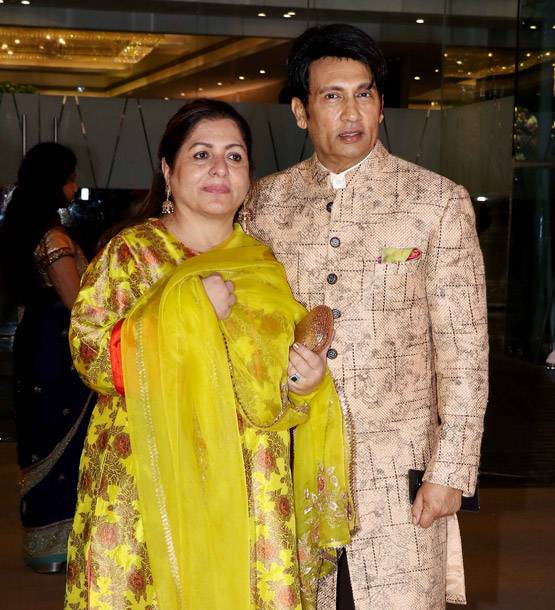 प्रफुल्ल पटेल की बेटी के र‍िसेप्शन में पहुंची ईशा अंबानी, सलमान-कटरीना