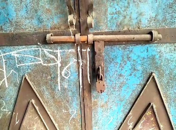 मुजफ्फरनगर: हिंदू परिवारों का पलायन, लिखा- मकान बिकाऊ है