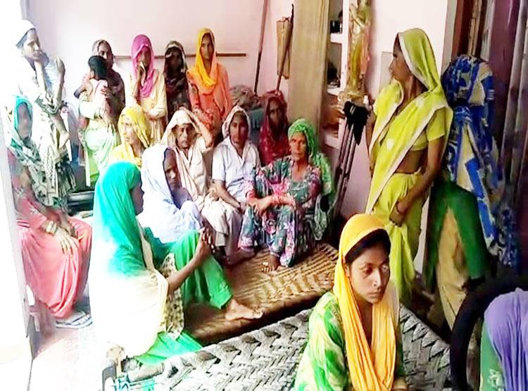 मुजफ्फरनगर: हिंदू परिवारों का पलायन, लिखा- मकान बिकाऊ है