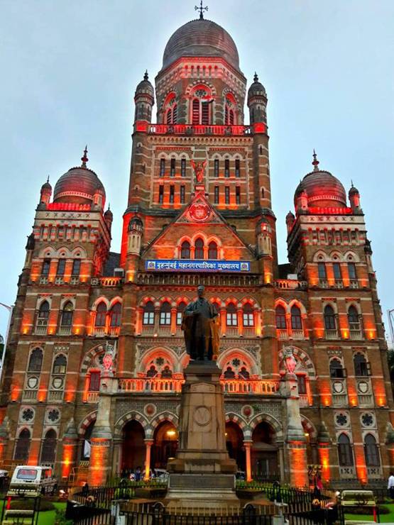 मुंबई: रंगीन रोशनी से जगमगाया BMC हेडक्वार्टर, 125 साल हो रहे पूरे