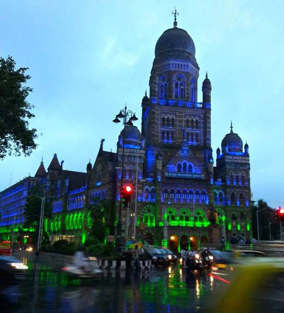 मुंबई: रंगीन रोशनी से जगमगाया BMC हेडक्वार्टर, 125 साल हो रहे पूरे
