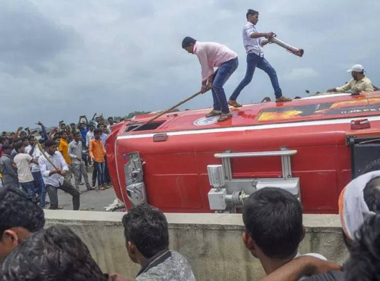 मराठा आरक्षण पर हिंसा, देखें बंद से कैसे ठहर गई मुंबई, PHOTOS