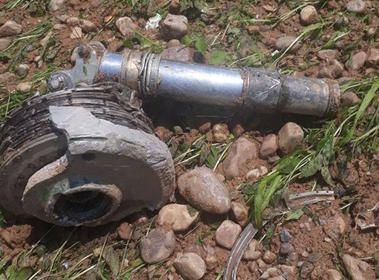 पेड़ से टकराकर MIG-21 विमान के उड़े परखच्चे, देखें Photos