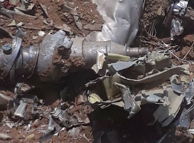 पेड़ से टकराकर MIG-21 विमान के उड़े परखच्चे, देखें Photos