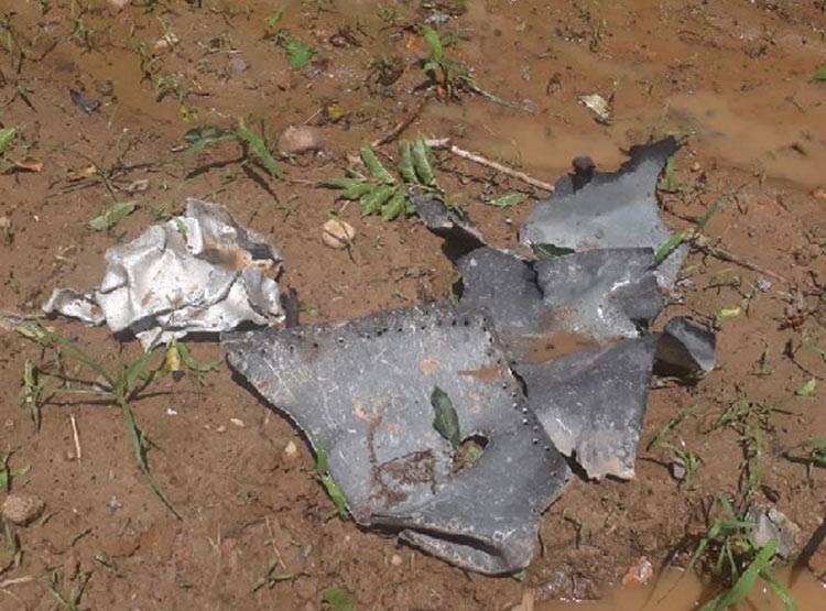 पेड़ से टकराकर MIG-21 विमान के उड़े परखच्चे, देखें Photos