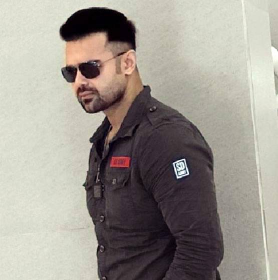 मिथुन के बेटे पर रेप का आरोप,बता चुके हैं खुद को पोर्नस्टार का फैन