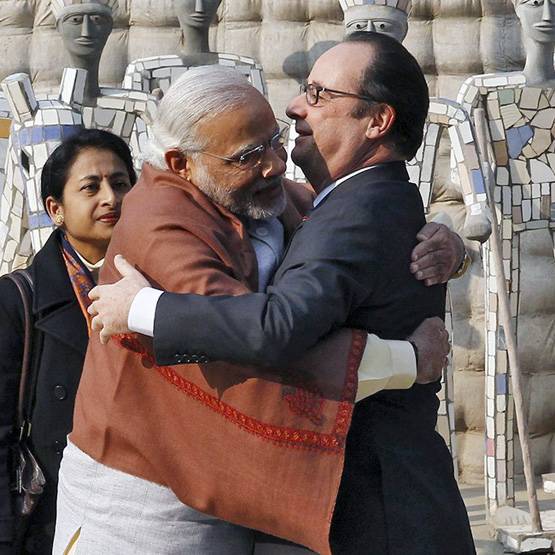 मोदी ने दुनिया के इन नेताओं को लगाया गले, अब राहुल खुद गले पड़े!