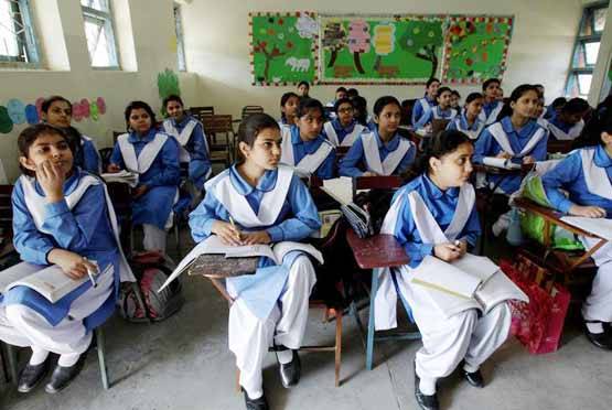भारत से अलग है PAK में पढ़ाई, 'सिंगल-सेक्स एजुकेशन' पर है जोर