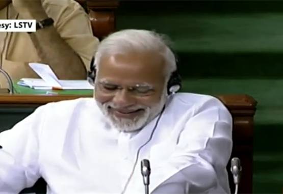 ...जब राहुल गांधी की फिसली जुबान, हंस पड़े PM मोदी