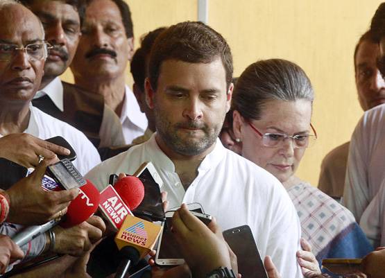 ...जब राहुल गांधी की फिसली जुबान, हंस पड़े PM मोदी