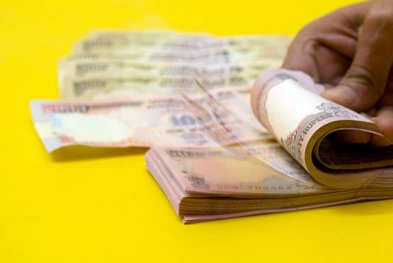 सबसे बड़ी IT रेड: 163 करोड़ कैश, 100 किलो सोना जब्त