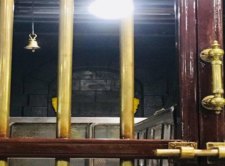 क्या है शिरडी में दीवार पर उभरे साईं के चेहरे की सच्चाई?