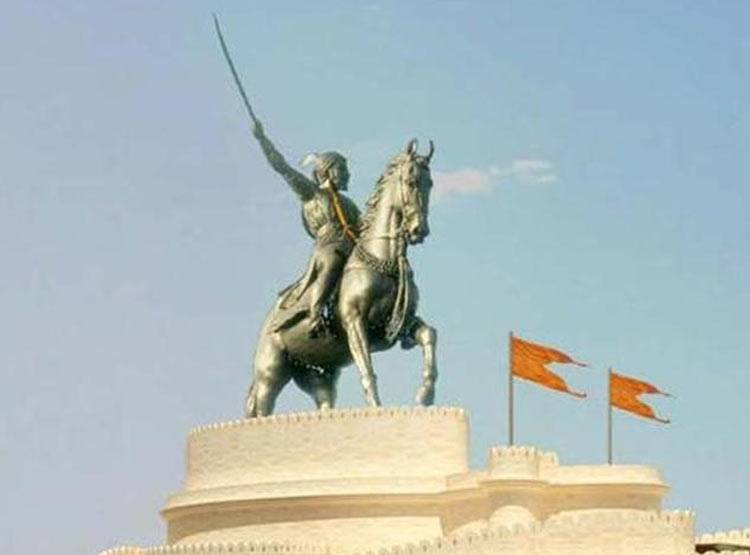 ऐसा क्यों सरकार? सबसे ऊंची प्रतिमा के शिवाजी छोटे, बढ़ी तलवार!
