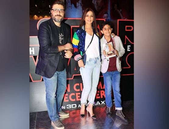 10 तस्वीरें: देखें बेटे-परिवार संग कैसे वक्त बिताती हैं सोनाली बेंद्रे