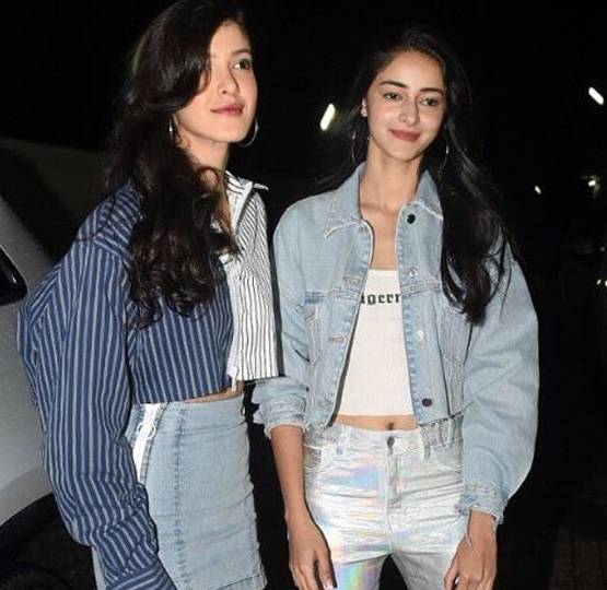 धड़क की स्क्रीन‍िंग पर पहुंचा कपूर परिवार, सोनम ने द‍िया First Review