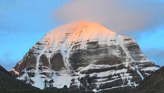 क्यों आज तक कोई नहीं चढ़ पाया कैलाश पर्वत? अनसुलझे हैं कई रहस्य