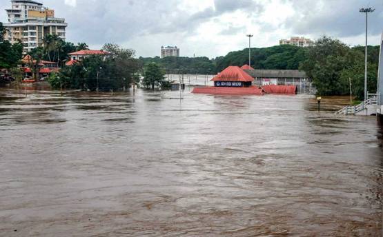 केरल में 29 की मौत, तस्‍वीरों में देखें बाढ़ ने कैसे बरपाया कहर
