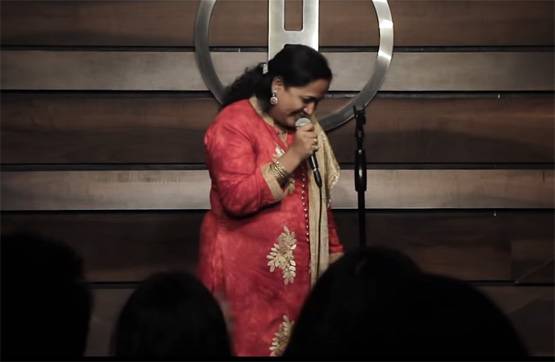 कामवाली बाई बनी कॉमेडियन, अमीर मालकिनों का मजाक बनाकर हुईं हिट