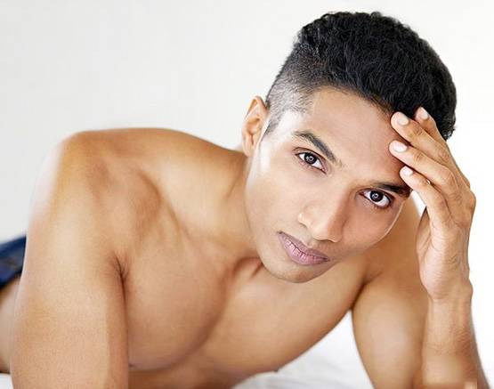 PHOTOS: 6 पैक एब्‍स बनाकर डेब्‍यू को तैयार जॉनी लीवर के बेटे