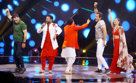 पापा संग दिल है हिंदुस्तानी के सेट पर पहुंचे सनी, जमकर किया डांस