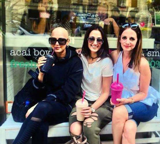 कैंसर ट्रीटमेंट के बाद Bald हुईं सोनाली, मिलने पहुंचे ऋतिक-सुजैन