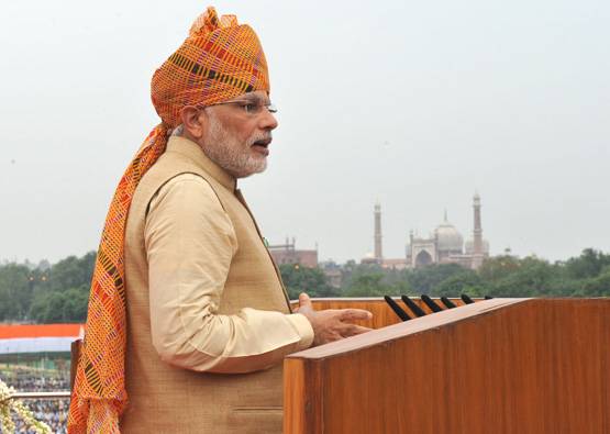 मोदी ने पहना लाल बंधेज किनारी वाला भगवा साफा, PHOTOS