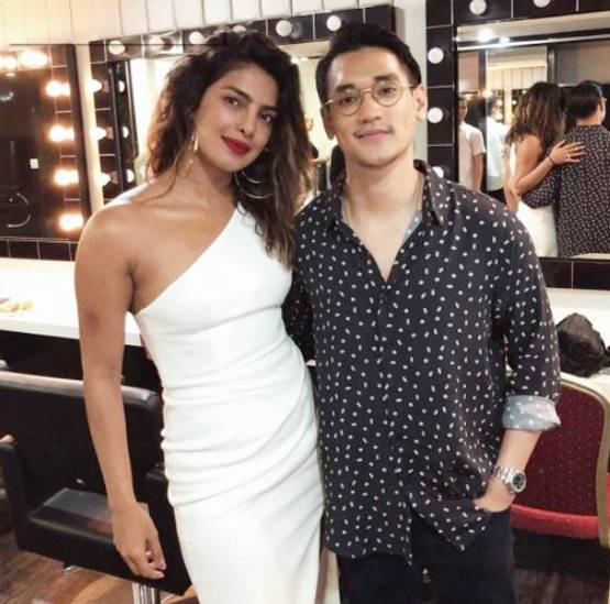 प्रियंका-निक की वो वायरल तस्वीरें जो सिंगापुर कंसर्ट में हुईं क्लि‍क