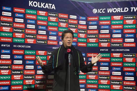 लड़कियों के बीच रहे मशहूर, कुछ ऐसी है PAK PM इमरान की जिंदगी