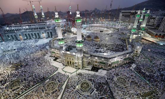 क्या है आब-ए-ज़मज़म, हज पर जाने वाले मुसलमान क्यों लाते हैं साथ?