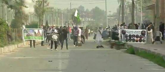 बकरीद पर कश्मीर में पत्‍थरबाजी-दिखाए ISIS के झंडे, 2 की हत्‍या