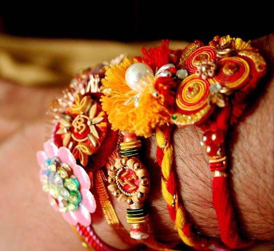 जानें, रक्षाबंधन पर थाली सजाने का महत्व, ये चीजें रखनी जरूरी