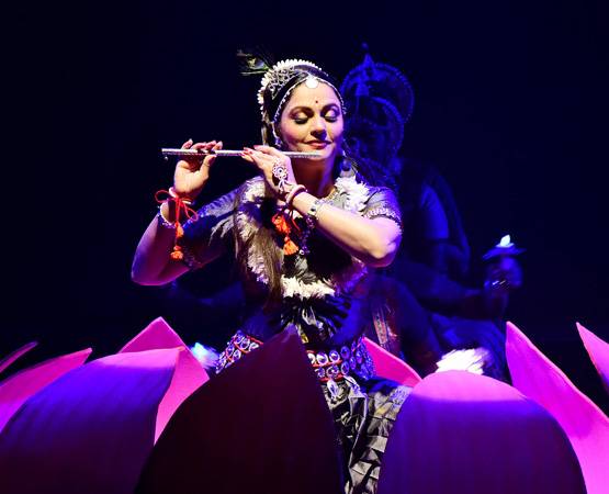 Iskcon मंदिर में ग्रेसी सिंह की परफॉर्मेंस देखने पहुंची हेमा मालिनी