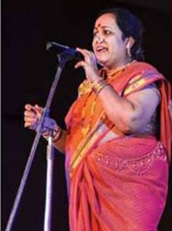 एक बाई जो घरों में काम करते-करते बन गई कॉमेडियन