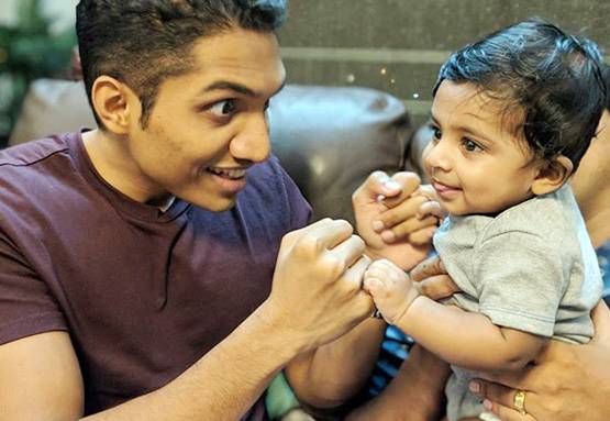 PHOTOS: 6 पैक एब्‍स बनाकर डेब्‍यू को तैयार जॉनी लीवर के बेटे