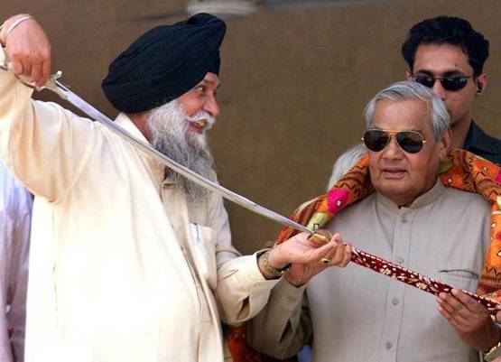 सौम्य, सरल, ज़िंदादिल, तस्वीरों में देखिए अटल की विशाल शख़्सियत