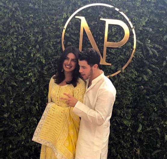 प्र‍ियंका-निक के सगाई केक में 24 कैरेट सोना, इतना है खास