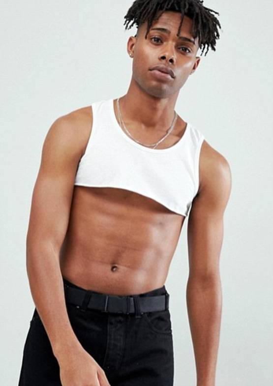 अब लड़कों के लिए आए आधी बनियान से भी छोटे क्रॉप टॉप!