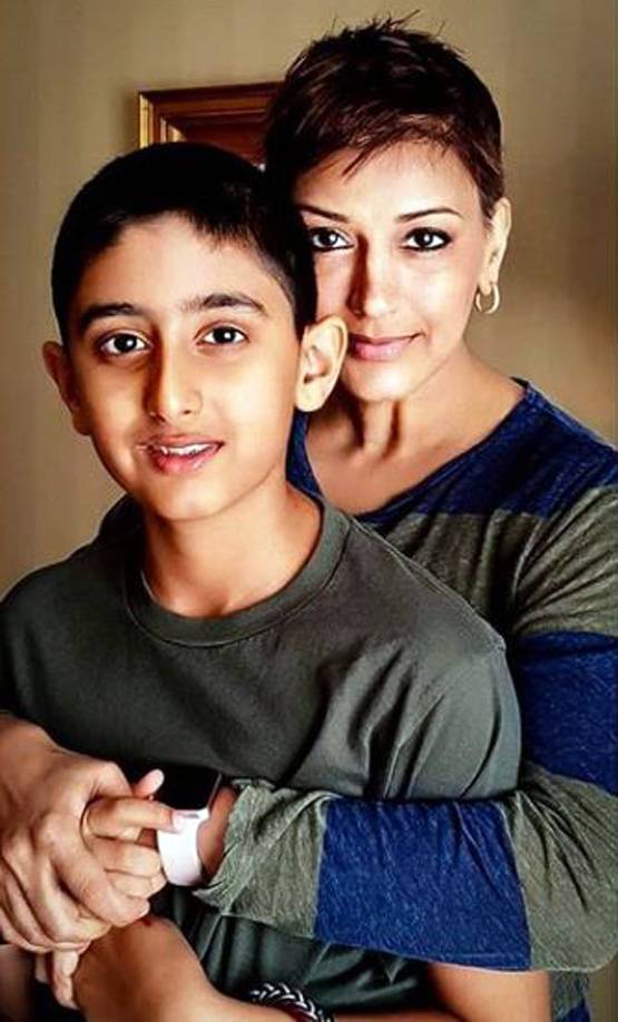 कैंसर ट्रीटमेंट के बाद Bald हुईं सोनाली, मिलने पहुंचे ऋतिक-सुजैन