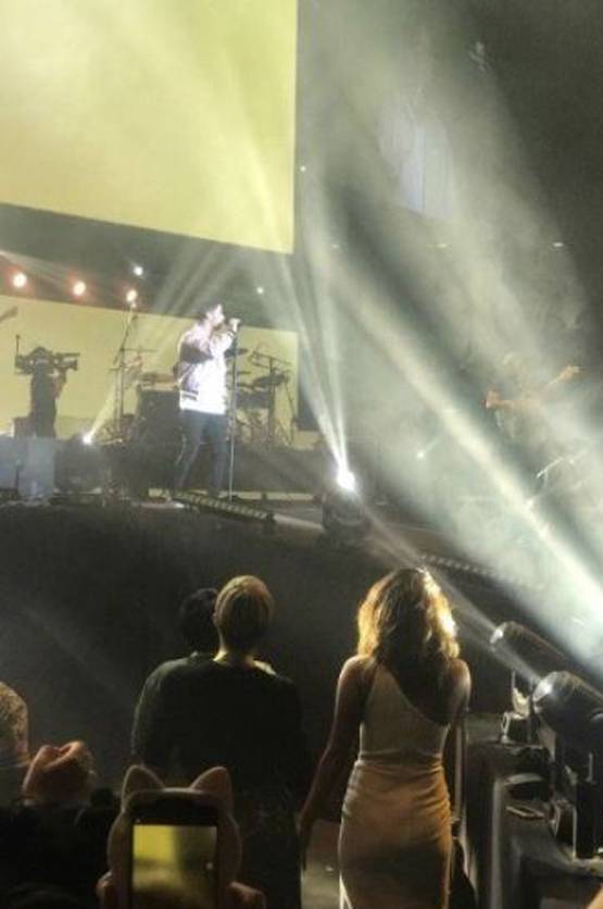 प्रियंका-निक की वो वायरल तस्वीरें जो सिंगापुर कंसर्ट में हुईं क्लि‍क