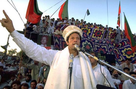 लड़कियों के बीच रहे मशहूर, कुछ ऐसी है PAK PM इमरान की जिंदगी