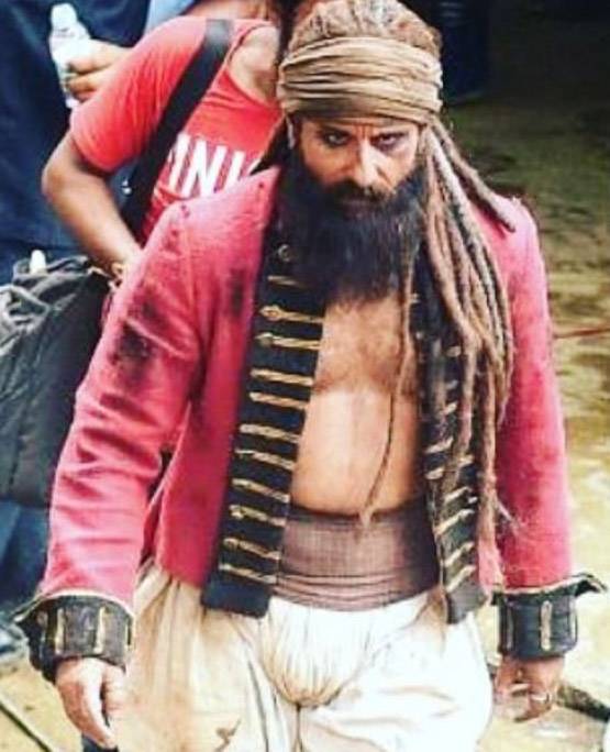 नागा साधु के रोल में सैफ की तस्वीरें Leak, पहचानना मुश्किल