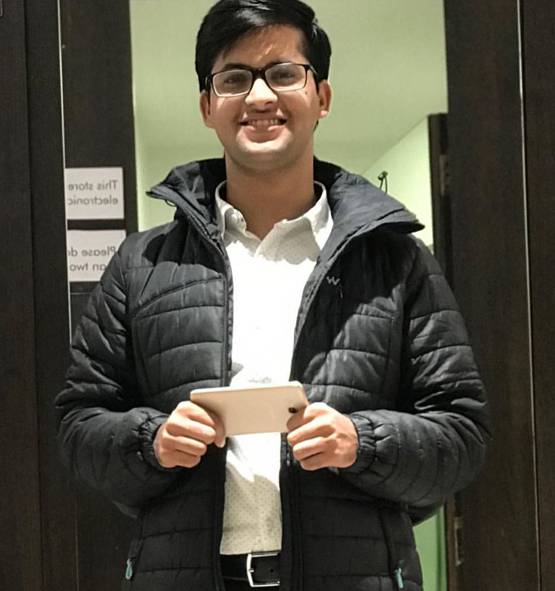 21 की उम्र में बने IAS, पिता चलाते हैं ऑटो रिक्शा