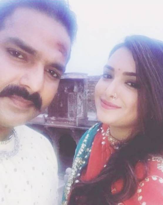 भोजपुरी एक्ट्रेस आम्रपाली के ये हैं अजीज दोस्त, देखें Photos